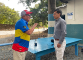 Jefferson Pérez, presidente del COE, junto a la selección ecuatoriana de tiro práctico durante uno de sus entrenamientos.