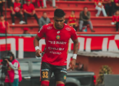 Kliver Moreno durante un partido con Deportivo Cuenca.
