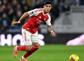 Piero Hincapié con la camiseta de Arsenal en la Premier League.
