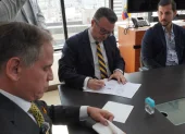 El ministro Blum participó en la firma del contrato del Bloque 65-Pindo con PCR Ecuador.