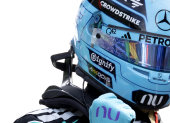 El piloto de Mercedes George Russell de Gran Bretaña, celebra el triunfo en la prueba del esprint en el Circuito Zandvoort.