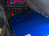 Policía acudió a un colegio de Guayaquil tras la alerta por un arma de fuego hallada en la mochila de un estudiante.