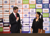 Gilda Alcívar y Carlos Zegarra participaron en la inauguración del Mundial de Judo, que reúne a delegaciones internacionales en Guayaquil.