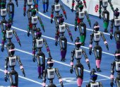 Miles de robts humanoides cumplieron con el desfile protocolario de unos Juegos que por segunda edición tuvo un crecimiento de participantes del 60 por ciento.