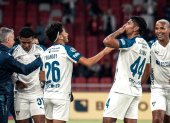 Jugadores de Liga de Quito celebran el tanto de Luis Segovia (c.) contra Emelec.