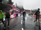 Ciclistas no pudieron continuar en la tercera etapa de La Vuelta a España por la caída de granizo.