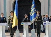 El primer ministro de Gran Bretaña, Andy Burnham, el presidente de Ucrania, Volodymyr Zelensky, y el presidente del Consejo Europeo, Antonio Costa, en el Día de la Independencia de Ucrania en Kiev, el 24 de agosto de 2026.