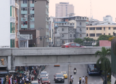 Escena urbana en Ecuador, donde la inseguridad motivó la actualización de la alerta de viaje emitida por Estados Unidos.