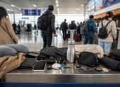 Referencial. Lanzas, trofeos, camas para mascotas y coches de bebé forman parte de las pertenencias olvidadas por pasajeros en el aeropuerto de Quito.