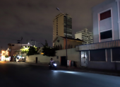 El daño de esta luminaria provoca molestias a quienes residen en el sector de José Mascote, entre Primero de Mayo y Quisquís, centro de Guayaquil.