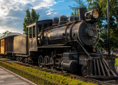 La locomotora a vapor No. 14 regresó a Cuenca después de permanecer 22 años en Durán y ahora forma parte del patrimonio ferroviario de la ciudad.
