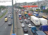 Congestión vehicular en la vía Perimetral, norte de Guayaquil, la mañana de este jueves 27 de agosto.