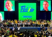Personas asisten a un acto de campaña del candidato a la presidencia de Brasil por el partido Liberal (PL), Flávio Bolsonaro.