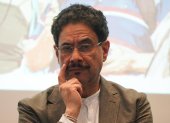 El senador Iván Cepeda asiste a la presentación del "Gabinete por la vida", un equipo integrado por exfuncionarios del anterior Gobierno.