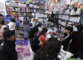 El que el padre deba salir a buscar los textos y útiles escolares se lo presenta como un agobio; los costos de estos y, en el caso de la educación particular, matrículas y pensiones, se presentan como un martirio.