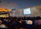 El público guayaquileño en la exhibición Cine al Río.
