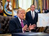 El presidente Donald Trump en su despacho en la Casa Blanca.