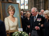 El contraste del tiempo: la imagen de Lady Di permanece intacta y joven en el recuerdo, mientras la monarquía actual avanza marcada por los años.