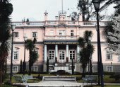 Como Cronista de la Ciudad, Jorge Salvador Lara estaba rodeado de libros en sus oficinas en La Circasiana.