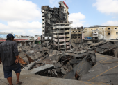 La destrucción del edificio donde funcionó el centro comercial Multicomercio pone en riesgo a quienes viven y trabajan en el centro-sur de Guayaquil.