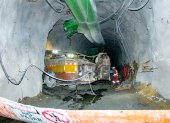 El túnel subterráneo K'isa constituye la vía principal de acceso a los frentes de extracción a 5 km de profundidad.