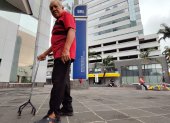 Así como Carlos Morocho, los adultos mayores y personas con discapacidad van con frecuencia al SRI para que le digan por qué el atraso en la devolución del IVA.