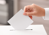 El corto periodo entre la definición de candidatos y la campaña podría favorecer a figuras políticas ya conocidas por los electores.