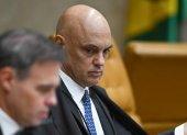 El juez ministro de la Suprema Corte de Brasil Alexandre de Moraes asiste a una sesión de juicio en el Supremo Tribunal Federal, en Brasilia (Brasil).