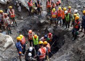 Los trabajos de rescate para tratar de sacar con vida a las personas atrapadas en un túnel del proyecto hidroeléctrico, diez días después de las devastadoras riadas.