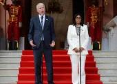 El secretario de Energía de Estados Unidos, Chris Wright, habla junto a la presidenta encargada de Venezuela, Delcy Rodríguez, durante una rueda de prensa.