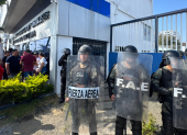 Los 28 pescadores de las embarcaciones Conquista 2 y OM 2 llegaron a Manta tras ser interceptados durante una operación de Estados Unidos en el Pacífico.
