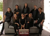 Los Peñafiel son Sebastián Oviedo, Antonio Cilio, Carlos Medina, Danny Mayorga, Juan Moll, Isa Sáenz, Lumazul y Kriss Cilio.