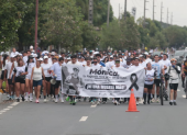 La marcha en memoria de Mónica Martinich recorrió la avenida Samborondón, donde un conductor la atropelló y huyó sin darle asistencia.