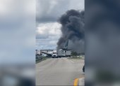 Un avión de carga se estrelló al salirse de la pista después de aterrizar este domingo 6 de septiembre en el Aeropuerto Internacional de Miami, Estados Unidos.