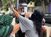 Colectivos pegaron afiches por la desaparición de Kalindy Bolívar, investigadora ecuatoriana que desapareción en Ciudad de México.