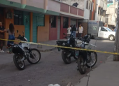De acuerdo con los reportes iniciales, un familiar del uniformado señaló que el hombre habría disparado contra Ávila y posteriormente contra sí mismo.