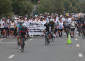 Ciclistas, atletas y otros ciudadanos marcharon el 6 de septiembre, en la avenida Samborondón, para exigir seguridad vial.