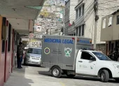 Medicina Legal llegó al inmueble de Quitumbe para realizar el levantamiento de los cuerpos y trasladarlos a la morgue para las autopsias.