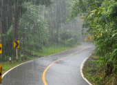 Carreteras y comunidades de Ecuador enfrentan lluvias intensas y riesgos asociados al fenómeno El Niño.