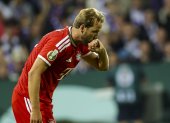 OHarry Kane, del Bayern Múnich, celebra después de marcar el gol del empate 1-1 durante el partido de primera ronda de la Copa de Alemania (DFB-Pokal) entre el VfL Osnabrück y el Bayern Múnich.