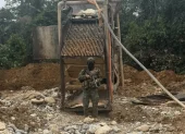 El Ejército Ecuatoriano realizó operaciones militares en los cantones Arosemena Tola (Napo) y Mera (Pastaza), orientadas a neutralizar actividades de minería ilegal.