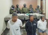 Dos mujeres y un hombre fueron aprehendidos en el operativo en Alangasí, al oriente de Quito.