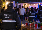Referencial. Personal municipal intervino una fiesta clandestina en Quito, donde fueron encontrados menores de edad y se verificó la falta de permisos correspondientes.