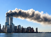 Las Torres Gemelas del World Trade Center arden tras los ataques del 11 de septiembre de 2001 en Nueva York.