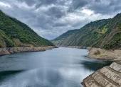 El embalse Mazar alimenta al complejo hidroeléctrico Paute Integral conformado por Mazar 170 megavatios (MW), Molino (1.100 MW) y Sopladora (487 MW).