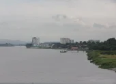El río Guayas forma parte del paisaje de La Puntilla, pero todavía está poco integrado a la movilidad y la vida urbana.