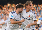 El Como celebra su triunfo 4-1 sobre Genoa, su última victoria antes del histórico debut ante RB Leipzig en la Champions League.