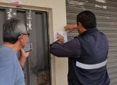 Las cámaras de videovigilancia permitieron identificar a un vehículo que arrojaba escombros en la vía Perimetral, en Guayaquil.