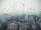 Referencial.Lluvias persistentes y radiación UV extrema marcan la jornada en varias regiones del país.