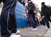 Estudiantes ingresando al colegio Ismael Pérez Pazmiño, en La Alborada, la mañana de este viernes 11 de septiembre.